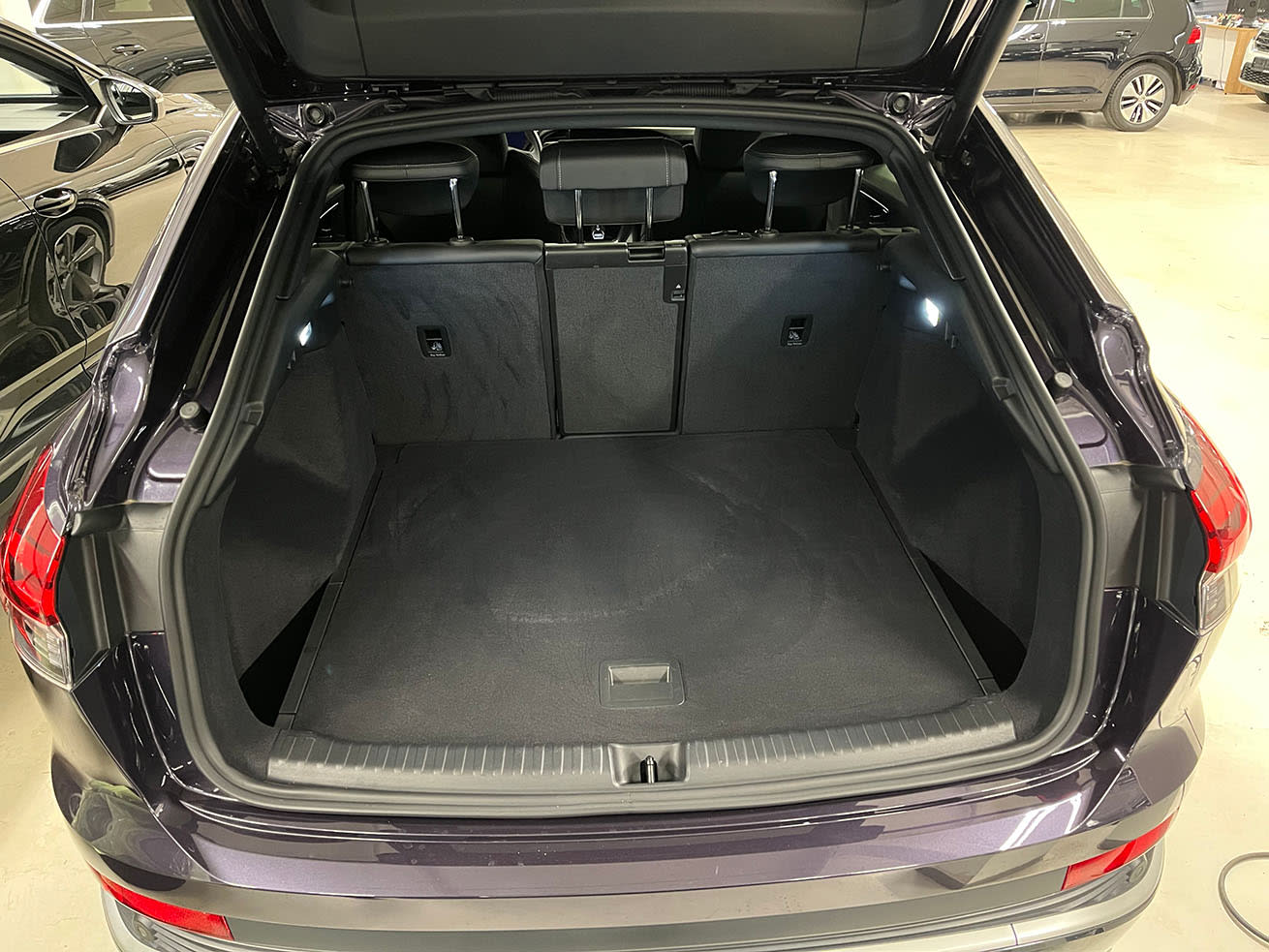 Audi Q4 etron Sportback bagasjerom i liter og cm NAF